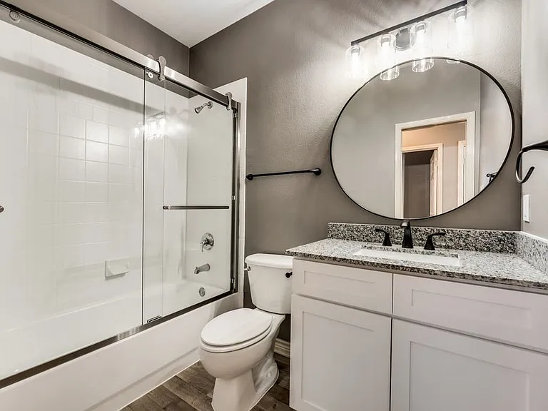 McFarlin Place Apartments — Photo 4