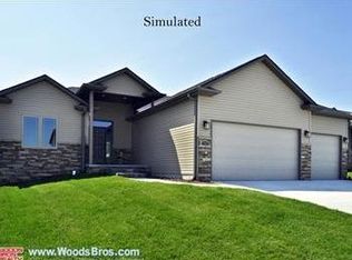 8903 Del Rio Dr, Lincoln, NE 68516