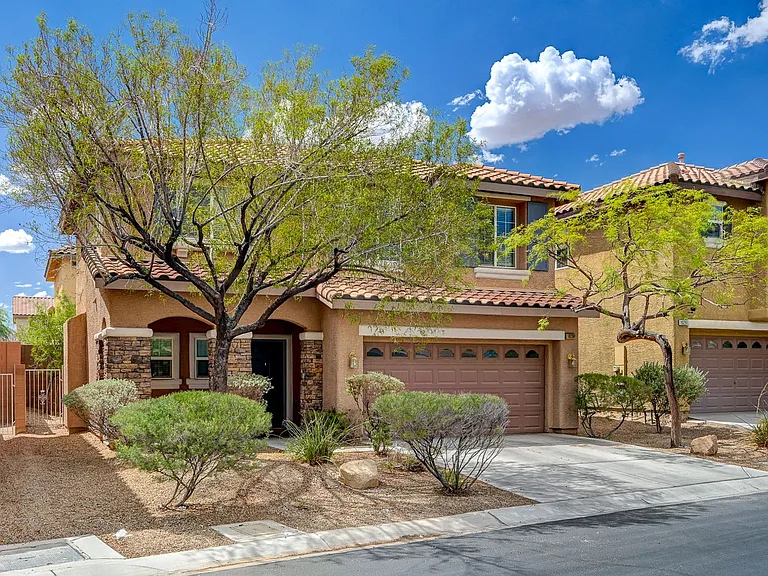 10299 Caverns Mouth Dr — Photo 2