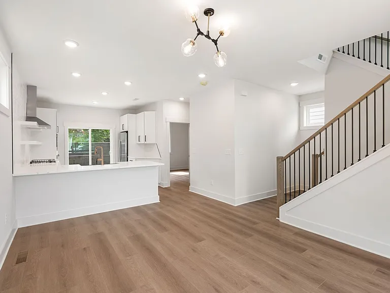 1015 Grant St — Photo 8