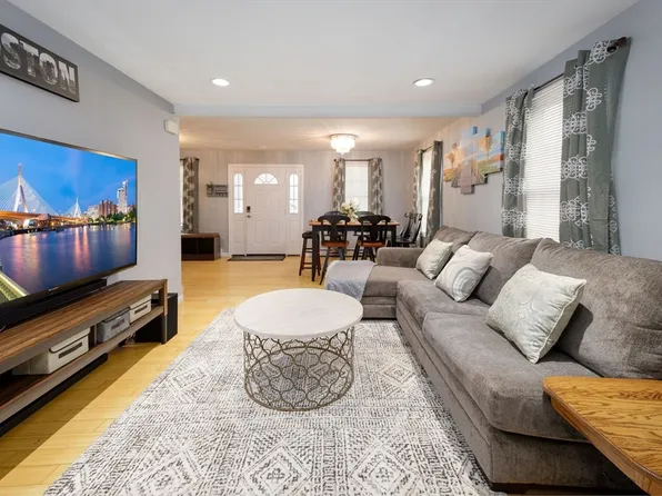8 Myrtle Ave, Braintree, MA 02184
