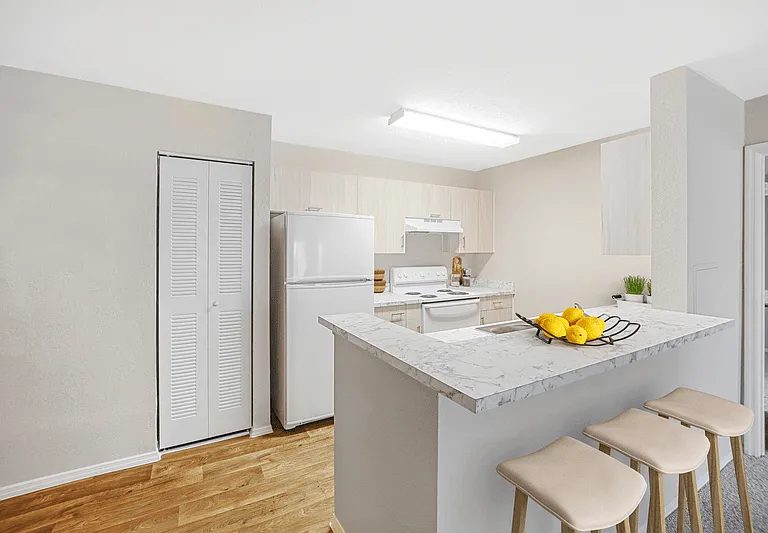 Avalon Reserve Apartments — Photo 11