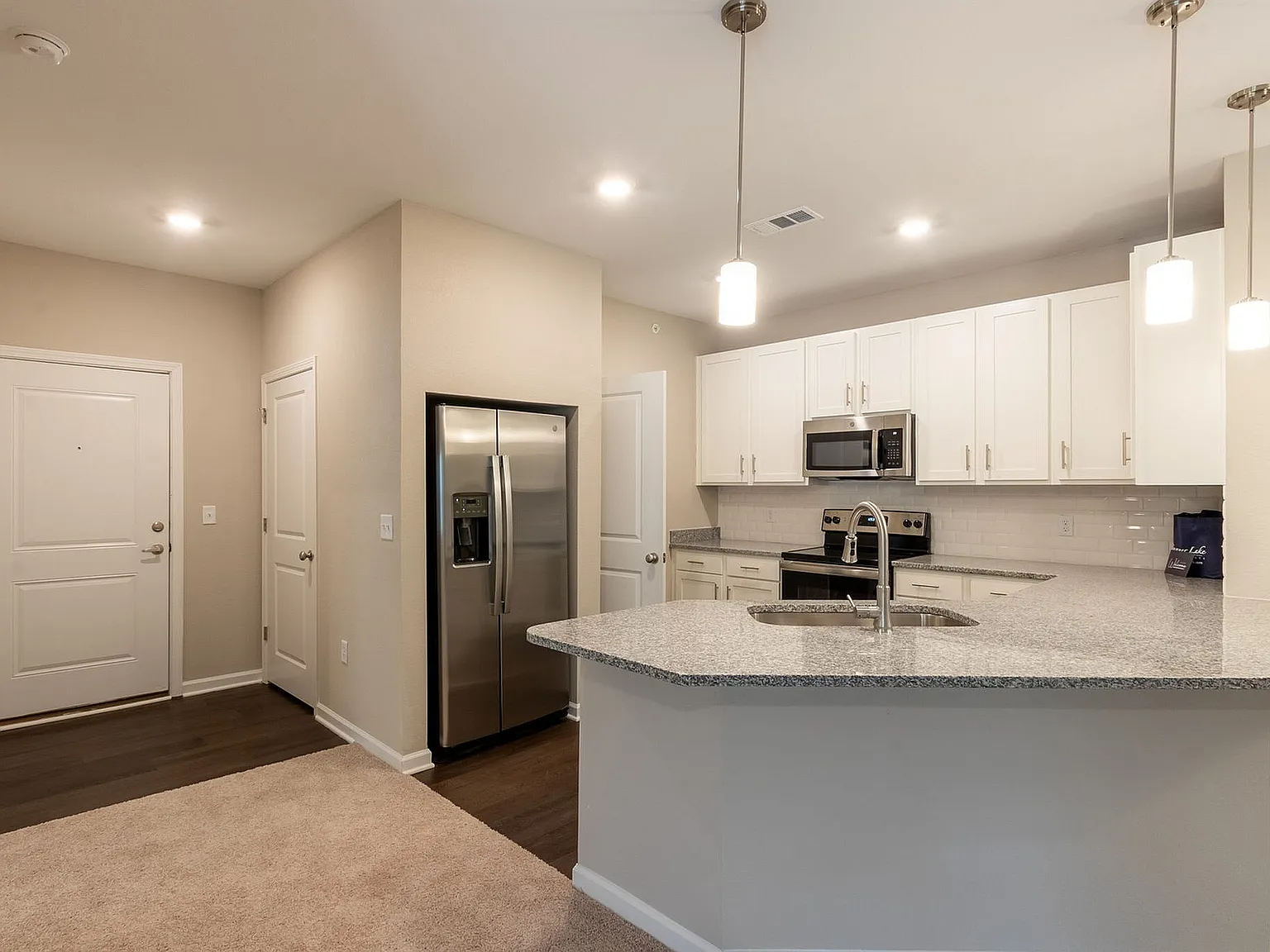 Summer Lake Apartments — Photo 3