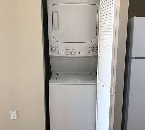 3rd image of 1054 Elkgrove Ave APT 1