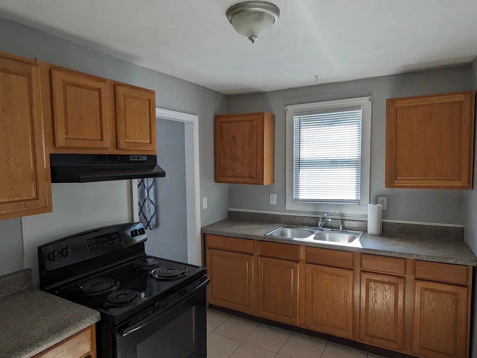 3 bed, 900 sqft, $1,025 — Photo 3