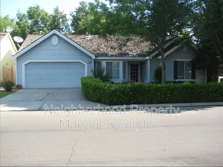 1796 E Jordan Ave — Photo 2