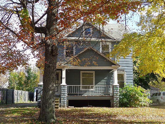 1st image of 770 Paige Ave NE