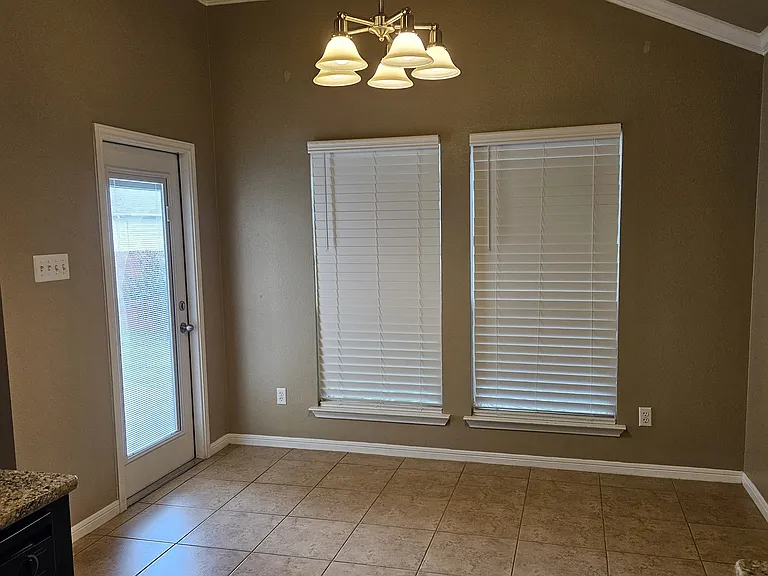 8121 Fieldstone Dr — Photo 5