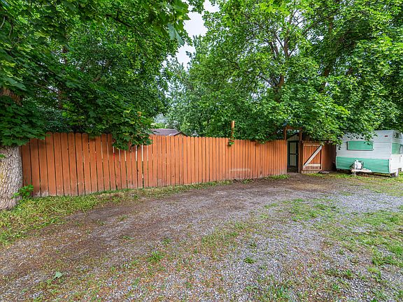 4th image of 1008 Van Buren St