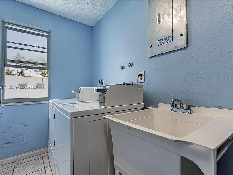 8340 Harding Ave #201 — Photo 29