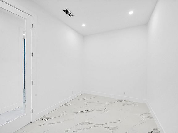 5th image of 807 NE 16th Terrace