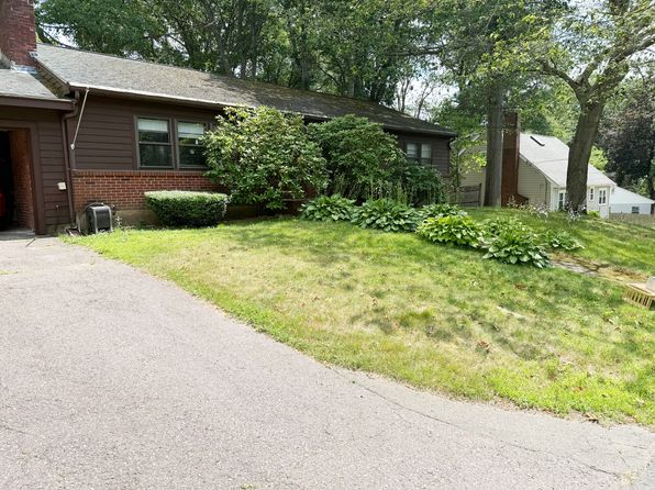 10 Woodside Rd #2