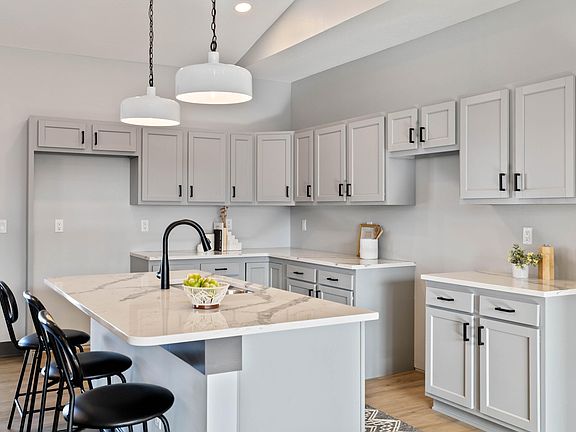 3rd image of 616 Harrison St