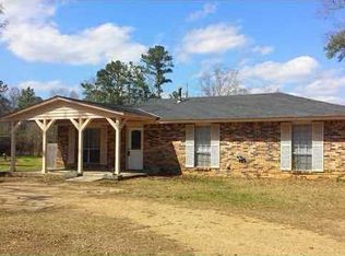 60 Meadow Lane Dr, Elmore, AL 36025