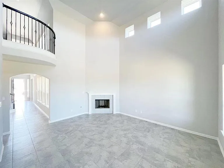 440 Round Lake Dr — Photo 8