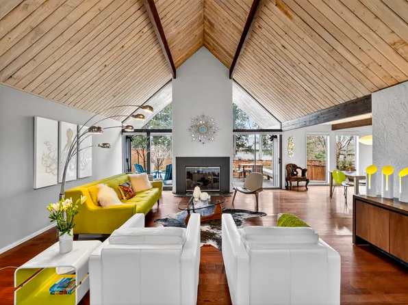 10956 SE Azar Dr, Happy Valley, OR 97086