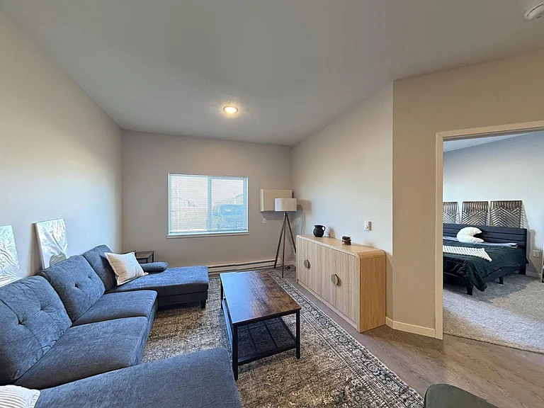 Pioneer Apartments — Photo 12