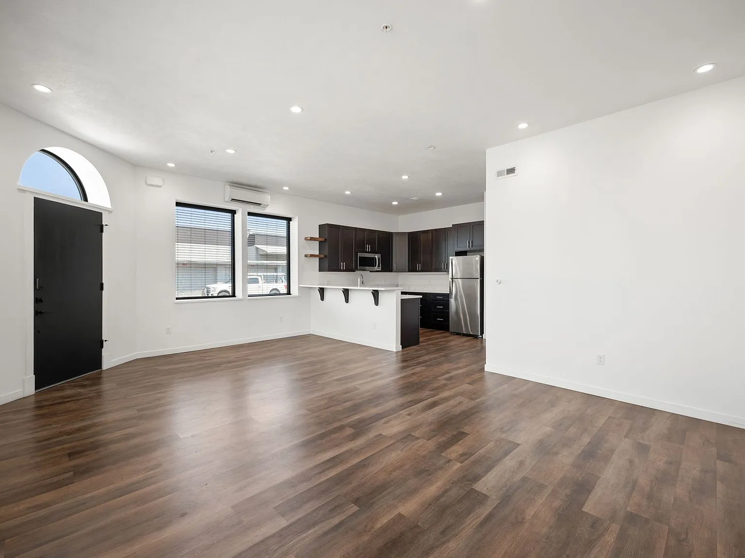 Sherman Flats - Luxury 1 & 2 Bedroom Apartments! — Photo 4