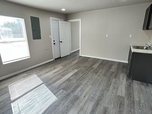 3rd image of 302 N Kentucky St