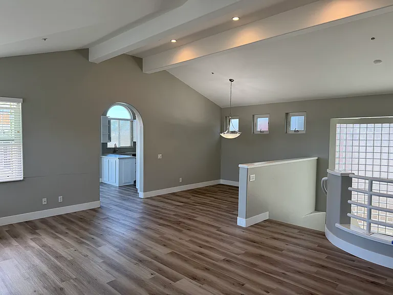 136 N Rios Ave — Photo 5