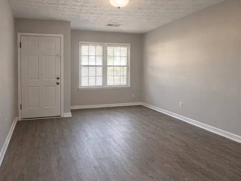 848 Wilson Cir SW — Photo 2