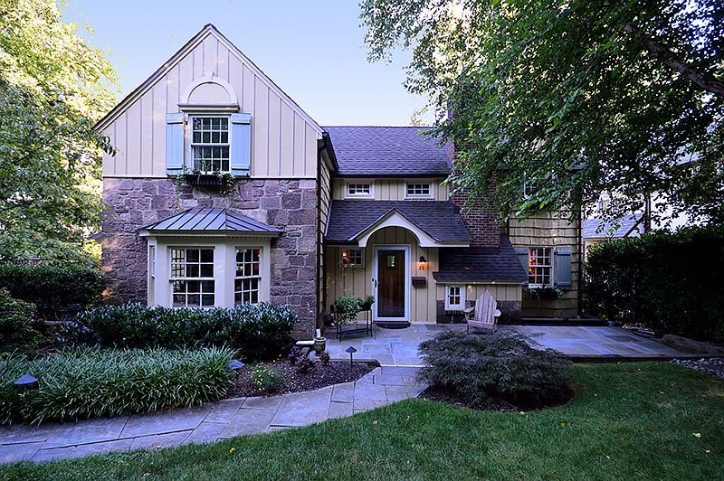 1st image of 25 Crestwood Dr