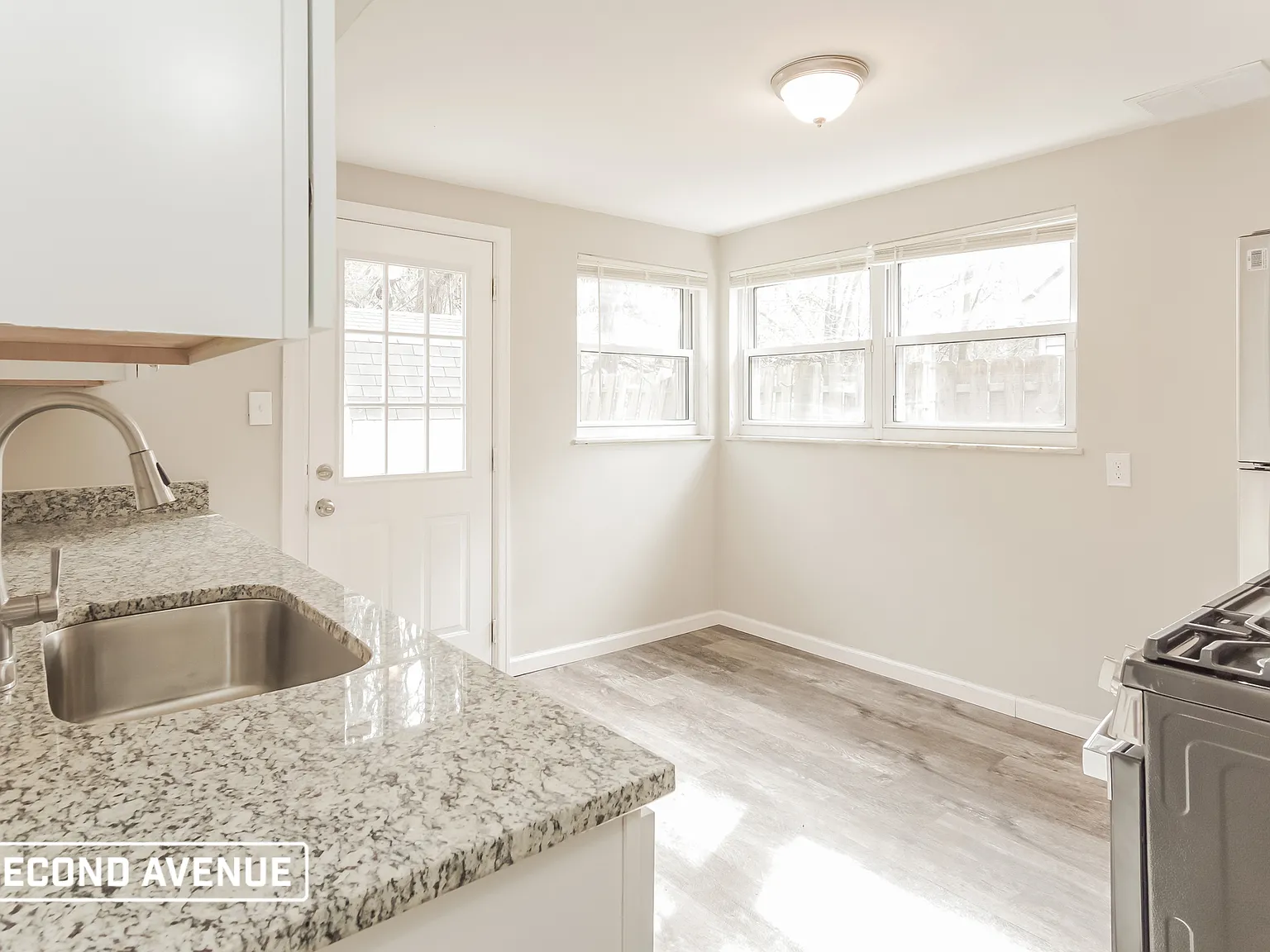 3 bed, 2.0 bath, 1318 sqft, $1,559 — Photo 2