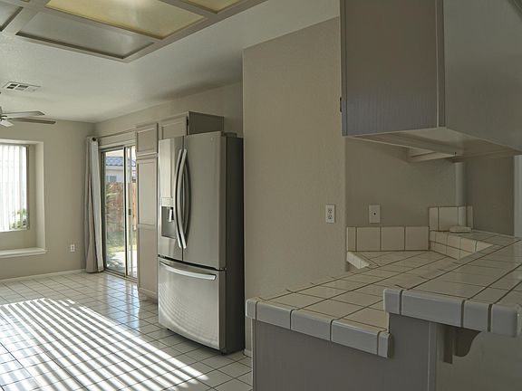 5th image of 51560 Village Ave