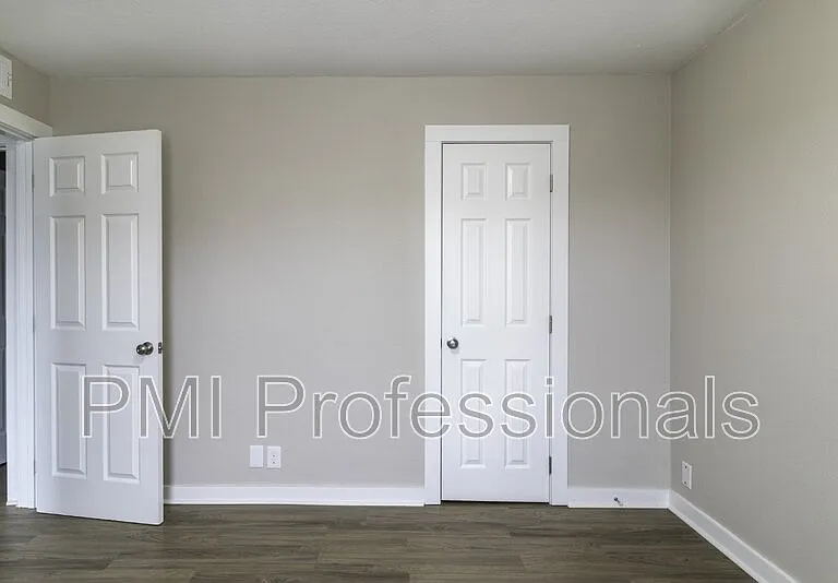 136 Kingsridge Dr — Photo 11