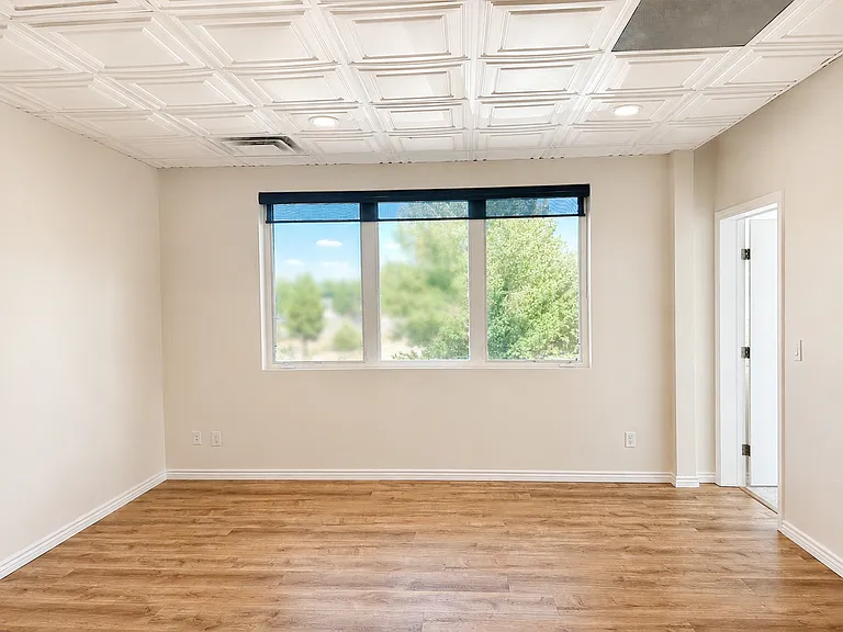 500 Red Table Apartments — Photo 39