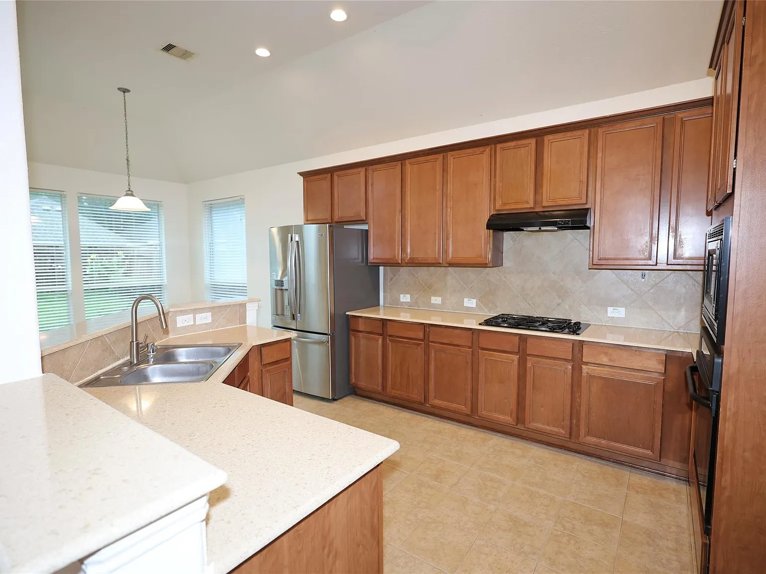 3 bed, 2.0 bath, $2,200 — Photo 3
