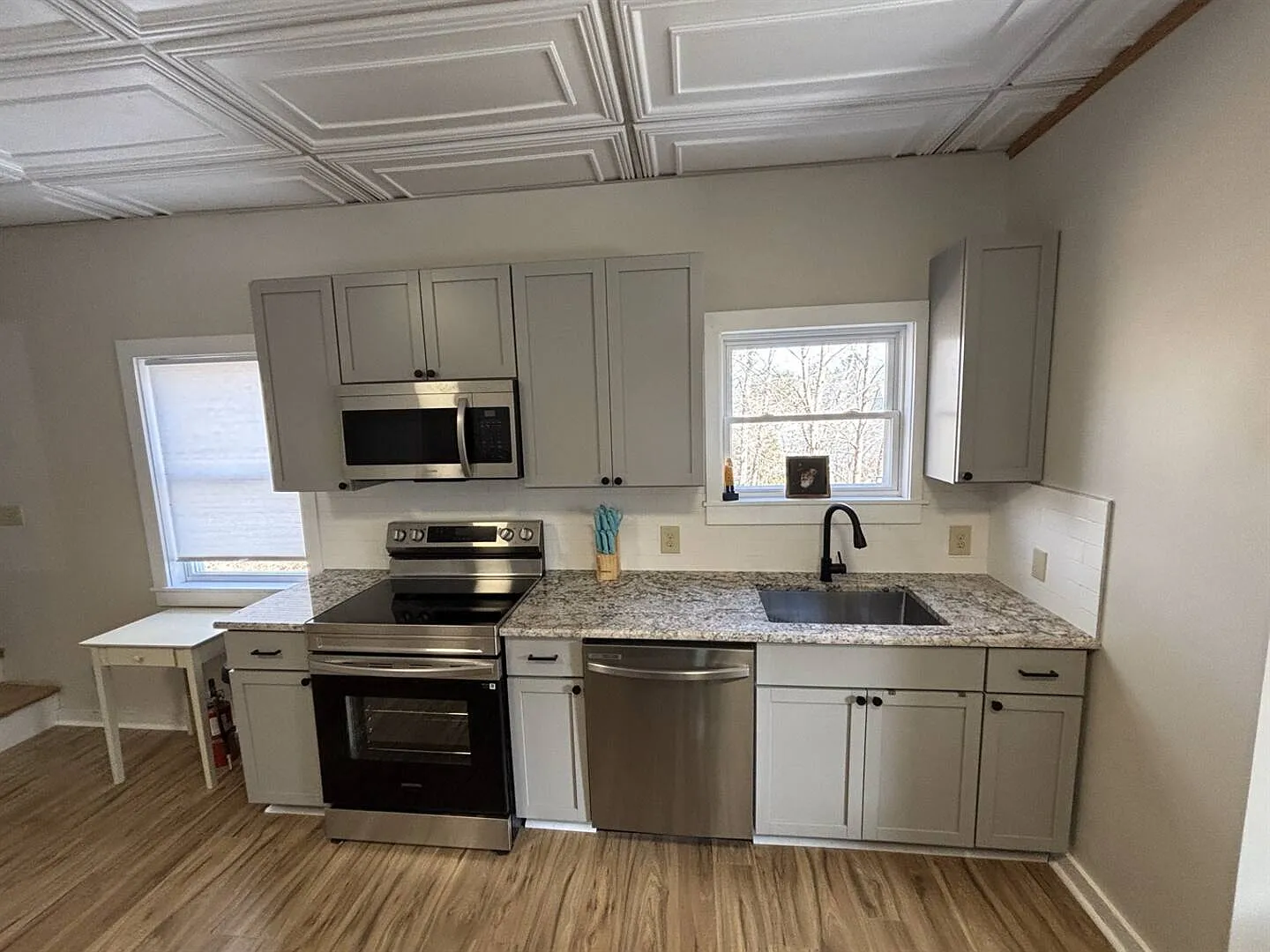 24 Forest Ave — Photo 2