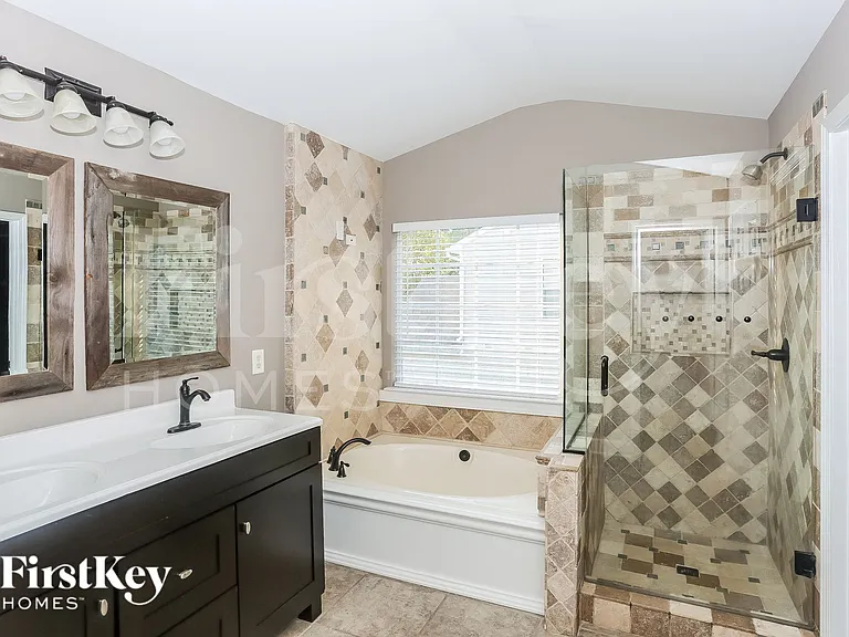 111 Vance Crescent Dr — Photo 10