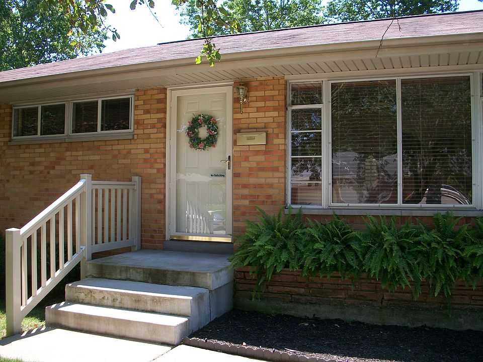 1st image of 122 Pamela Ave