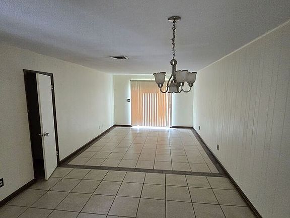 3rd image of 2325 W Pensacola St #P2325-142