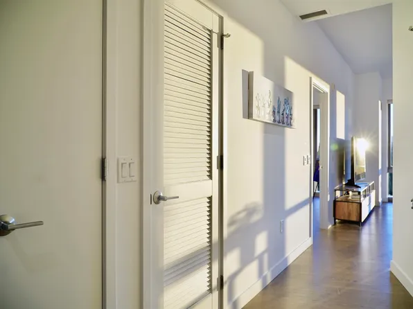 75 Park Lane South image 5 of 38