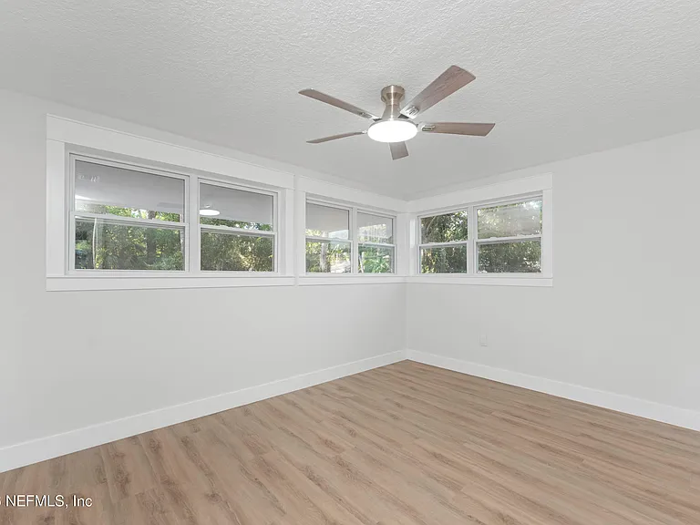 4308 Worth Dr E — Photo 16