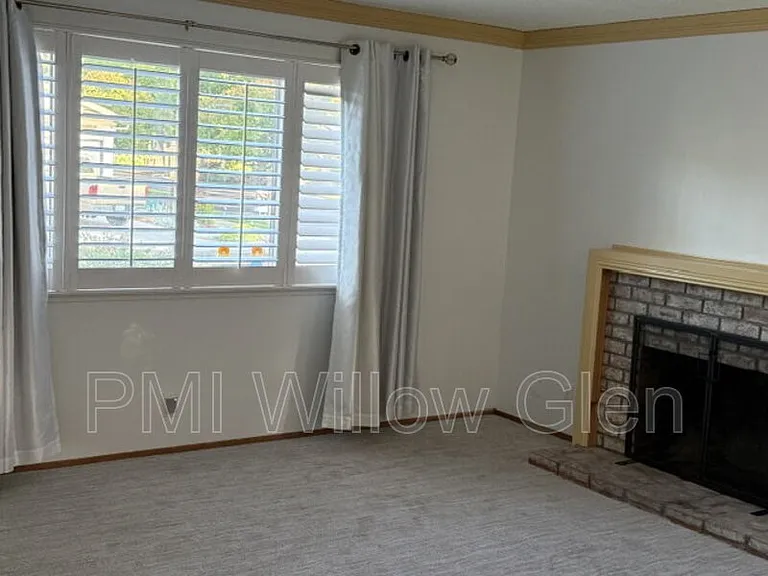140 Belwood Ct — Photo 10