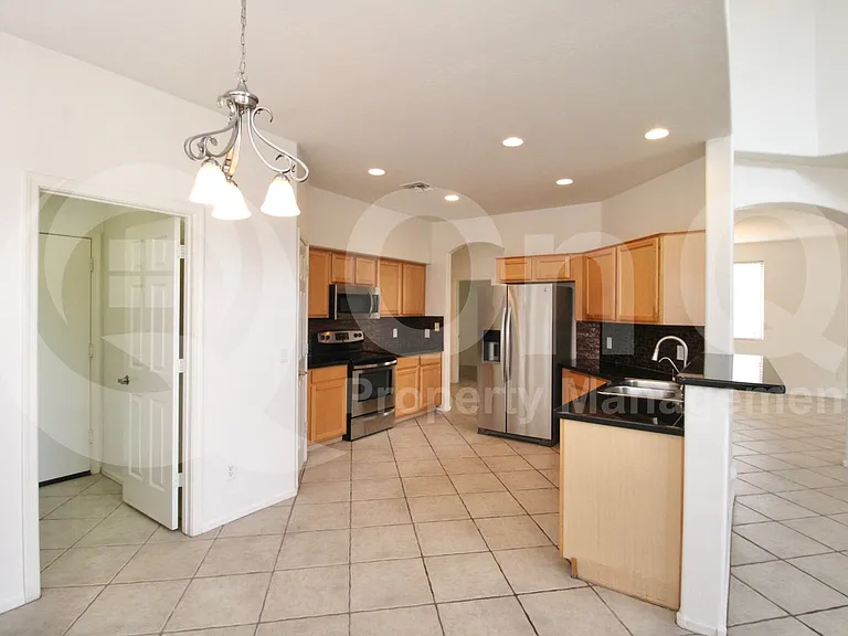 2450 E Darrel Rd — Photo 7
