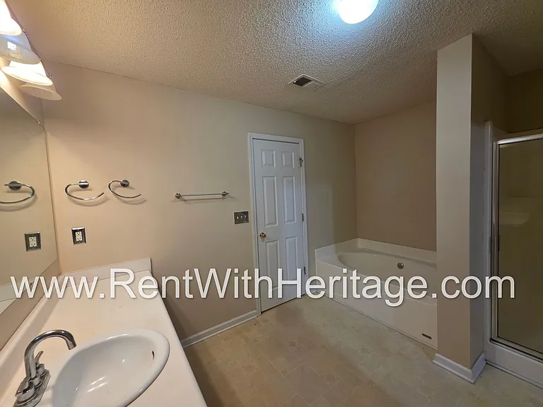 2028 Sweet Bay Dr — Photo 31