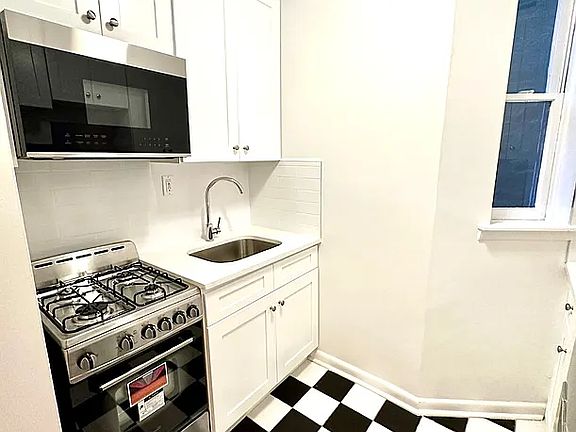 3rd image of 886 10th Ave APT 4A