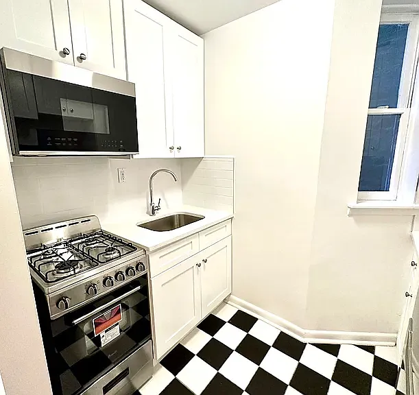 886 10th Ave #4A — Photo 3