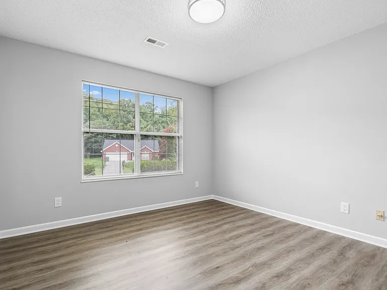 1023 Willow Creek Cir — Photo 11