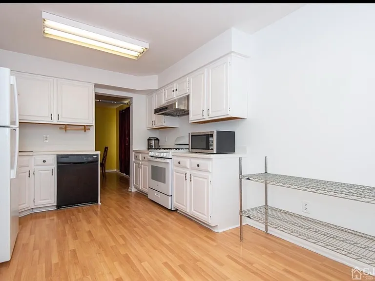 1805 Amanda Ct — Photo 11