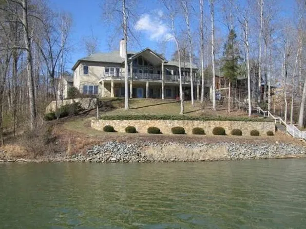 300 Admirals Way, Glade Hill, VA 24092