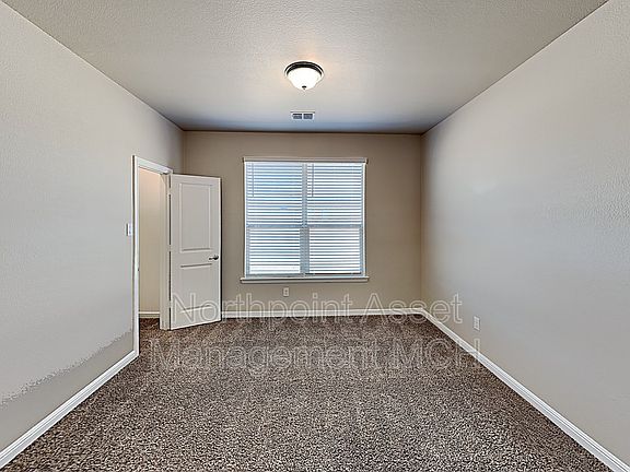 4th image of 2606 Lavender Ln