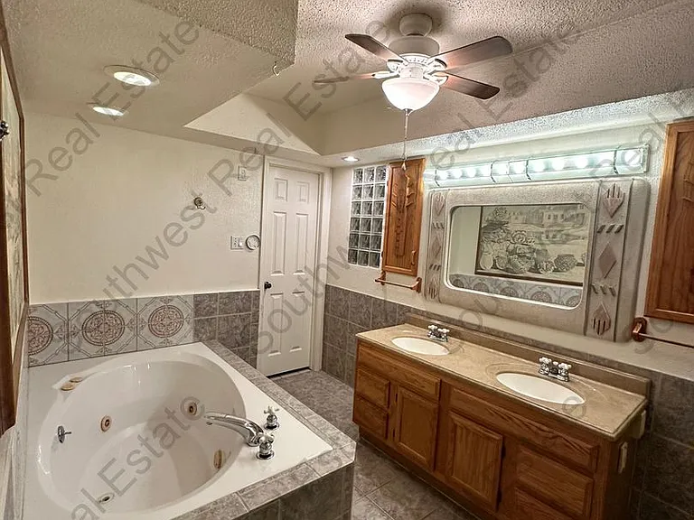141 Texas Dr — Photo 12
