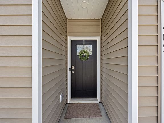 5th image of 409 Broad Elm Way