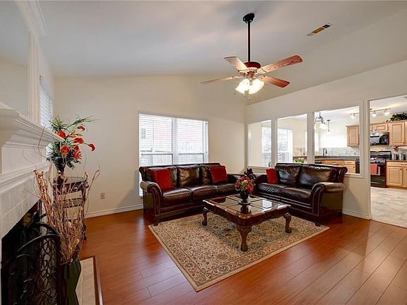 5th image of 1104 Briargate Dr