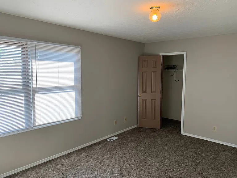 1383 West Allen Street — Photo 15